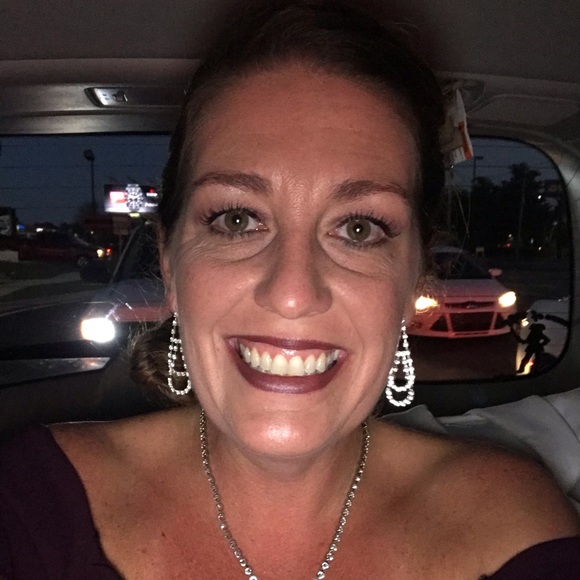 Meet your Posher, Colleen - Picture 1 of 1